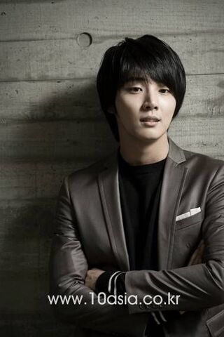 Archivo:Yoon-shi-yoon .jpg