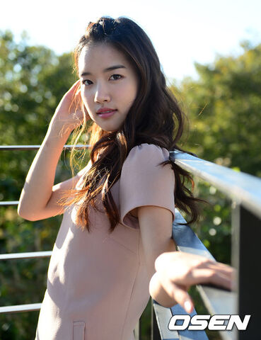 Archivo:Yoon Seo.jpg
