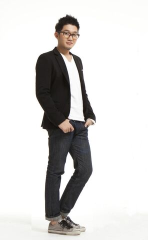 Archivo:Park Yong In.jpg