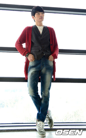Archivo:Lee Yi Kyung8.jpg