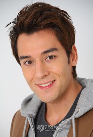 Archivo:Julien Kang04.jpg