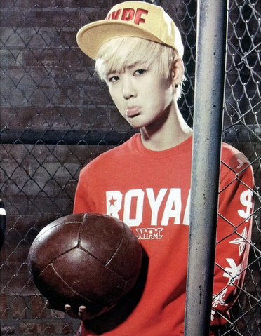 Archivo:Zelo 2013.png