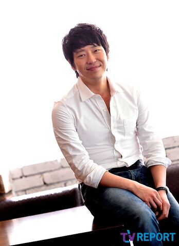 Archivo:Uhm Ki Joon30.jpg