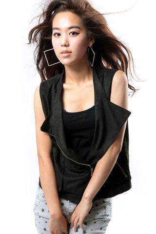 Archivo:Kim Hee Jung (1992)3.jpg