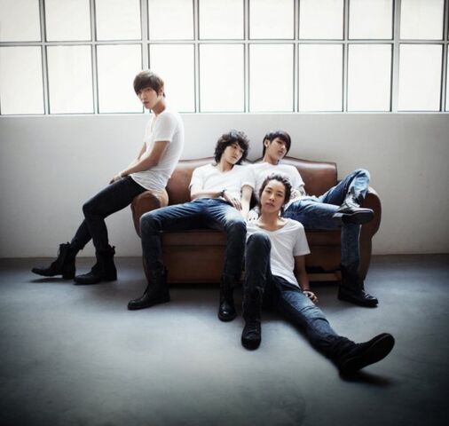 Archivo:CNBLUE01.jpg