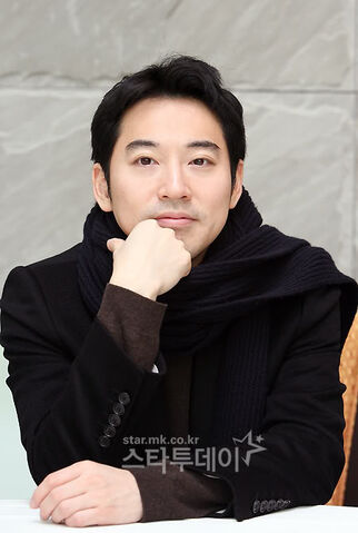 Archivo:Yiruma.jpg