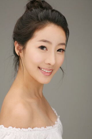 Archivo:Hwang Eun Soo7.jpg