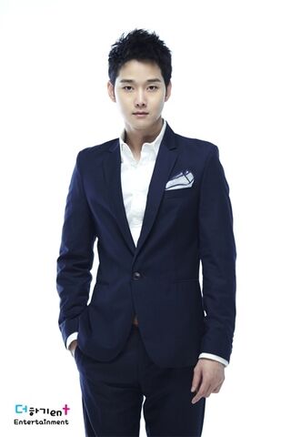 Archivo:Kang Sung.jpg