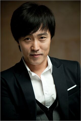 Archivo:Uhm Hyo Sup5.jpg