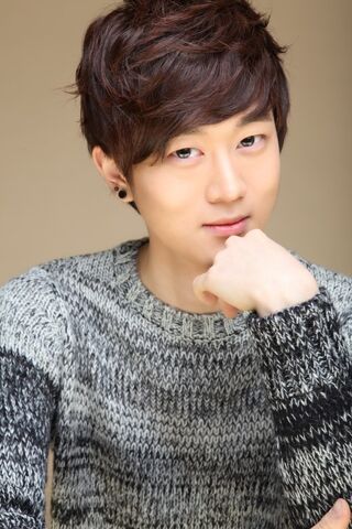 Archivo:Yoon Ji Hoon.jpg