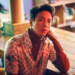 Jung Yong Hwa OFF.jpg