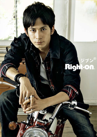 Archivo:Okada Junichi.jpg