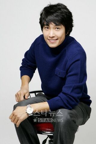Archivo:Kyung Joon.jpg