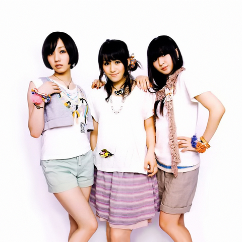 Archivo:Perfume+ut57m9nr.png