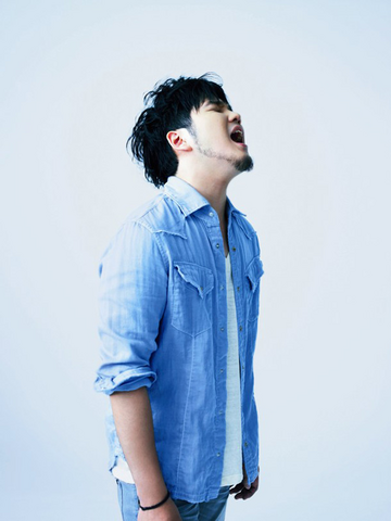 Archivo:Motohiro-Hata promo.png