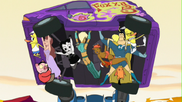781px-Undervan.png