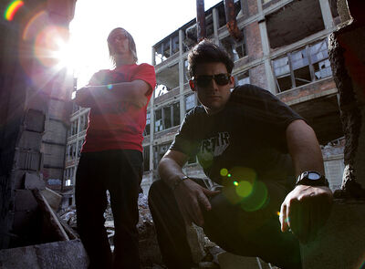 800px-TRUTH 6 web