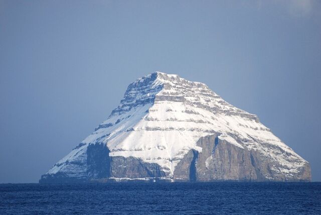 File:Lítla Dímun snowcovered.jpg