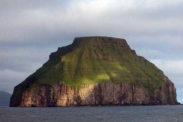 File:Lítla Dímun clear day.jpg