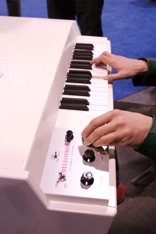 File:Mellotron.jpg