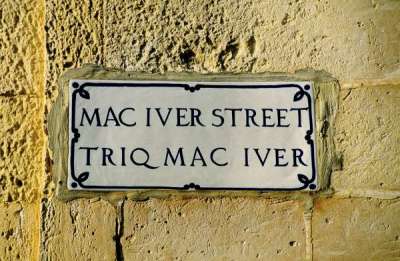 Content bilingual street.jpg