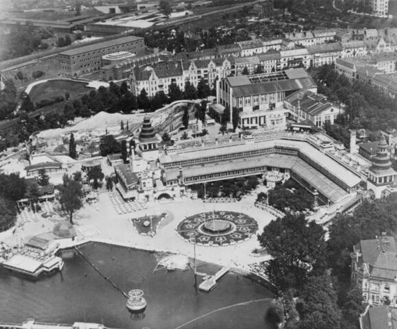 File:Bundesarchiv Bild 146-1993-069-16, Berlin-Halensee, Lunapark.jpg