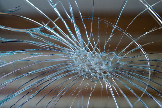 File:Crackedmirrorfeat.jpg