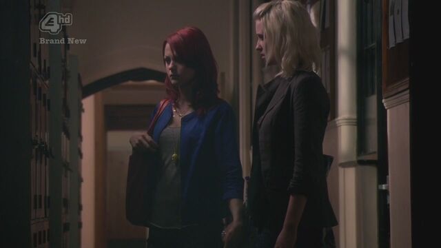 File:4x02-HD-naomi-and-emily-10314968-1280-720.jpg