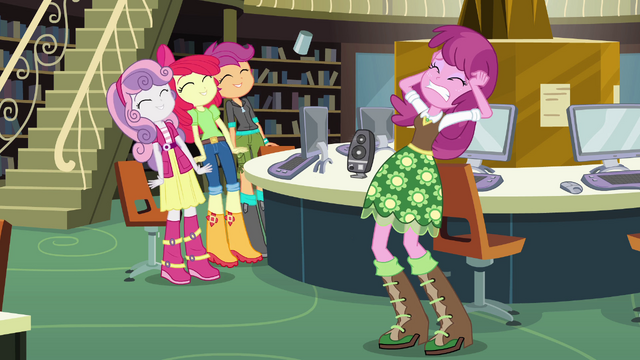 Arquivo:Cheerilee getting a headache EG.png