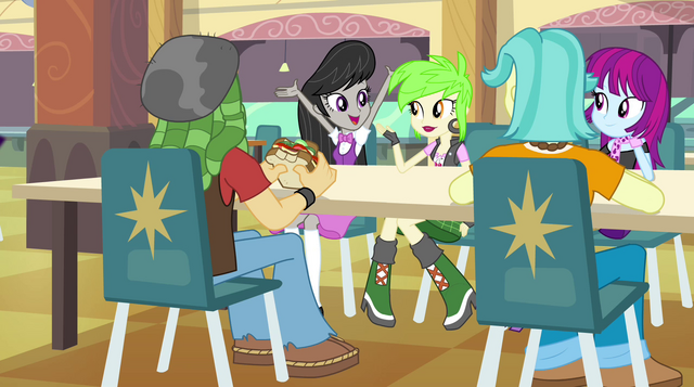 Arquivo:Octavia Melody conversing with students EG2.png