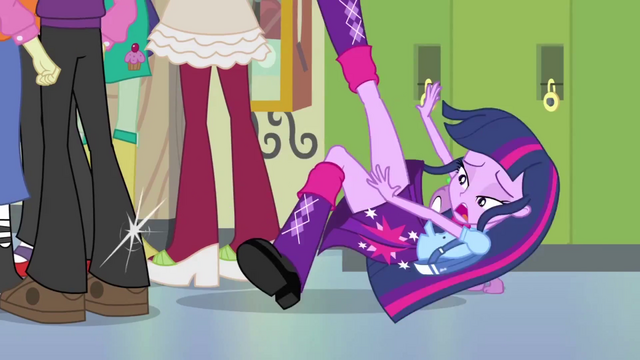 File:Twilight tripping up EG.png