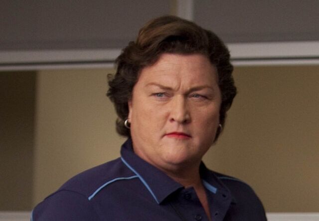 Archivo:129066 dot-jones-guest-stars-as-coach-beiste-on-premiere-episode-of-glee-which-aired-on-september-21-2010.jpg