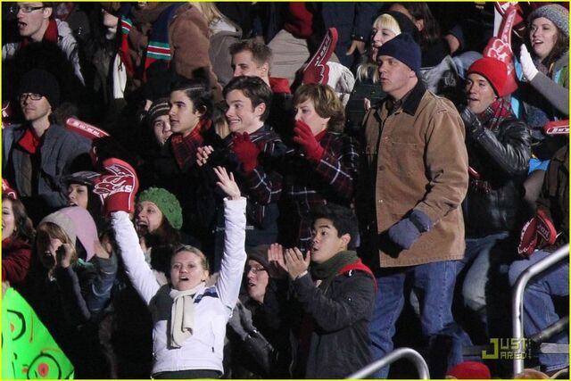 Archivo:800px-Lea-michele-glee-football-player-05.jpg