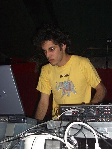 Archivo:Four-Tet.jpg