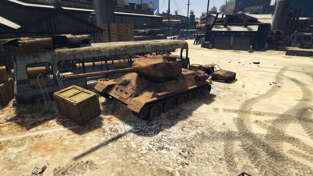 Archivo:RhinoAbandonadoGTAV.jpg