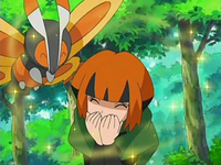 EP500 Mothim haciendo reír a Gardenia.png