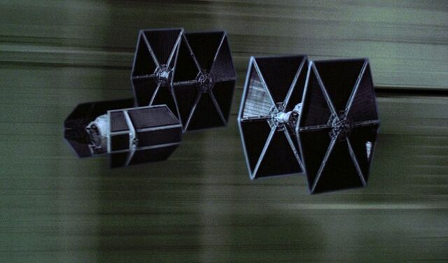 Archivo:Trench run TIEs.jpg