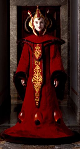 Archivo:Padmefull3Throne.jpg
