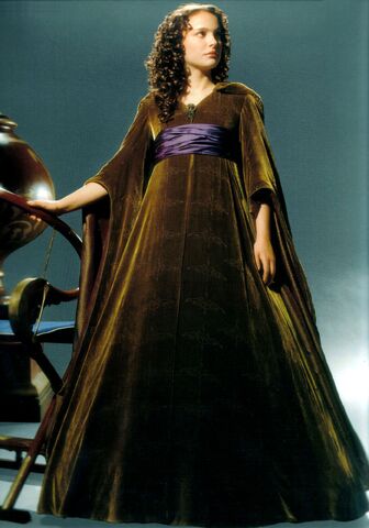 Archivo:Padmefull6Velvet.jpg
