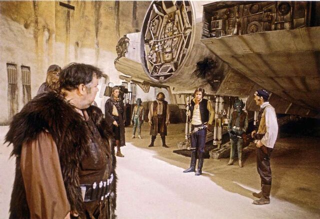 Archivo:DeclanMulholland as Jabba.jpg