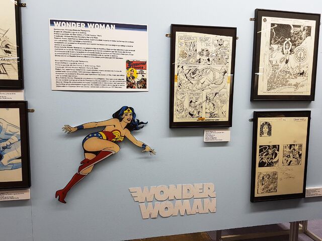 Archivo:Salondelcomic2016 wonderwoman.jpg