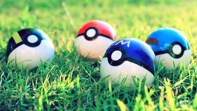 Archivo:Pokeball wallpaper (spotlights).jpg
