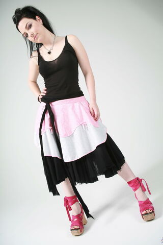 File:Evanescence-2daypix.com-381.jpg