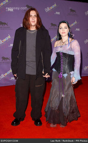 File:Amy-lee-2003-billboard-music-awards-arrivals-KqQD11.jpg