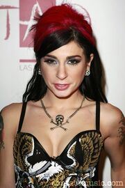 Stevie as woman v2