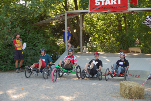 Datei:Spezialradmesse 2007 Start Trikerennen.jpg