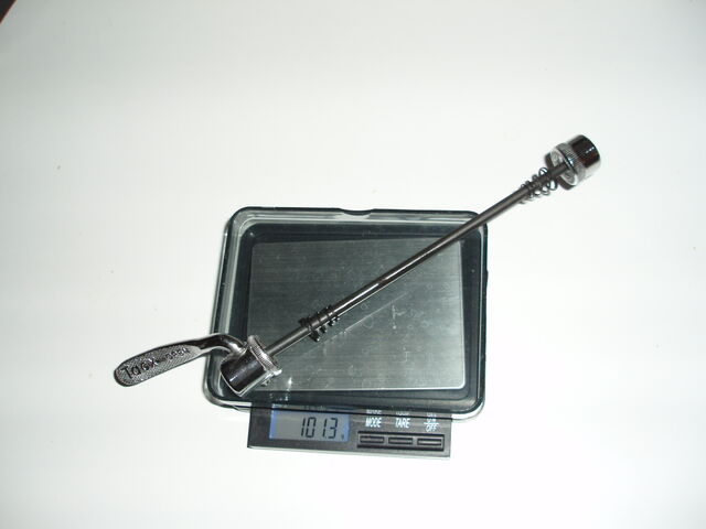 Datei:Tacx Schnellspanner 130mm-8236.jpg