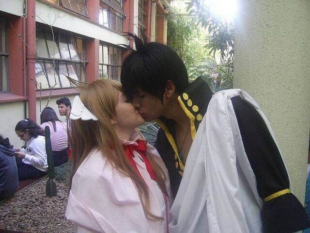 File:MavisZerefKissCosplay.jpg