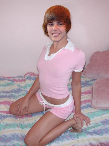 File:Justina Bieber Sexy Legs.jpg