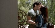 1x01 Liam & Karma01